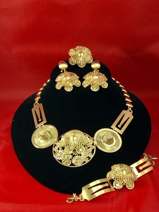 SIGNATURE LOOK NECKLACE, HQ